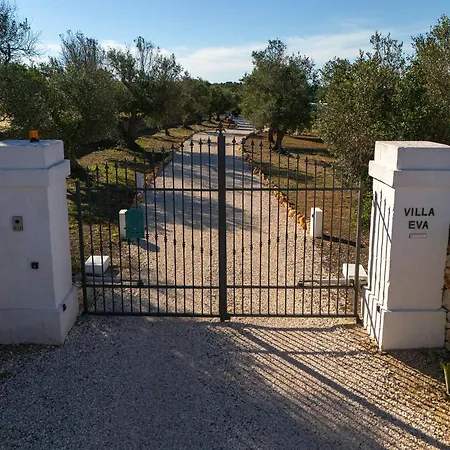 Eva, Privata Con Piscina A Sfioro Villa *